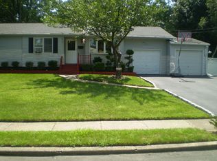 35 Circle Dr, Wyandanch, NY