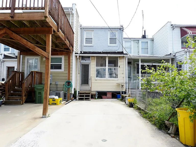 1448 Andre St — Photo 2