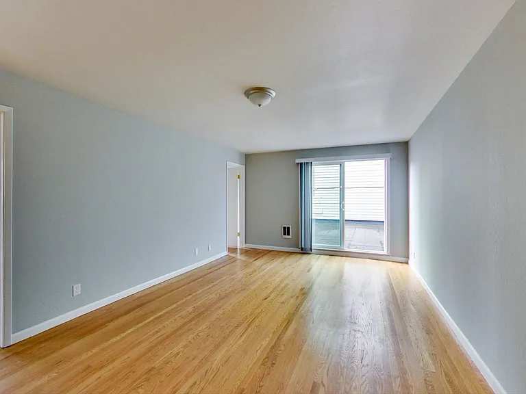 205 Collins St #4 — Photo 24