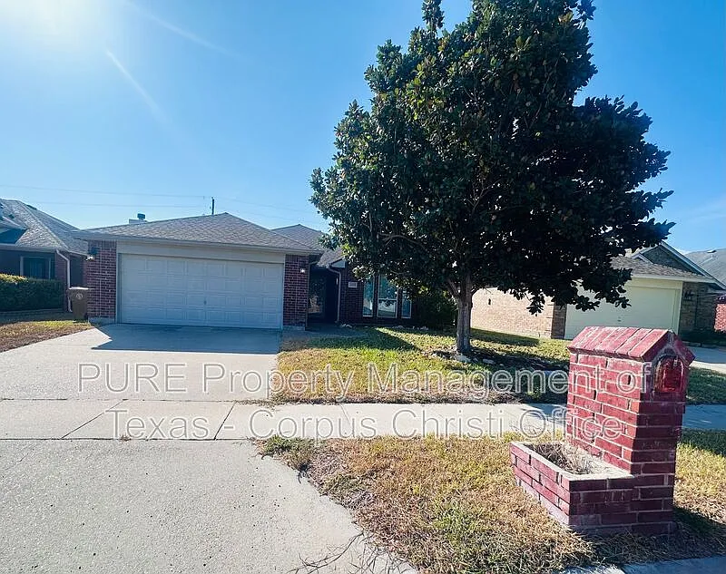 3 bed, 2.0 bath, 1619 sqft, $2,200 — Photo 3