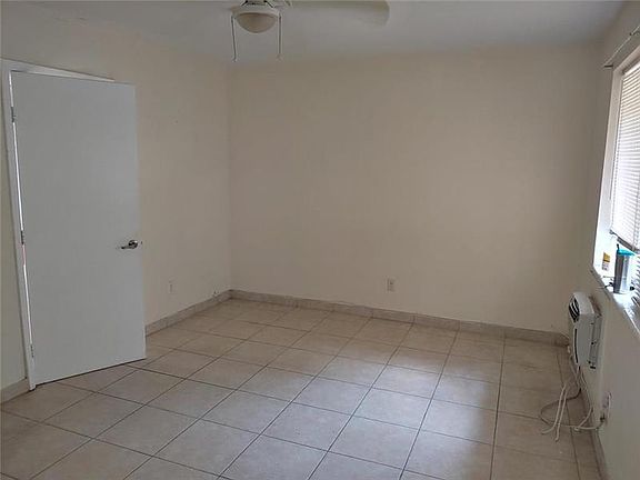 4th image of 4461 NE 17th Ave APT 2