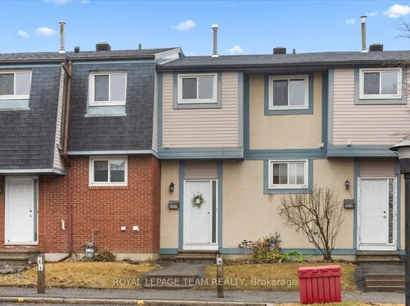 3230 Uplands Dr #40, Ottawa, ON K1V 0C6