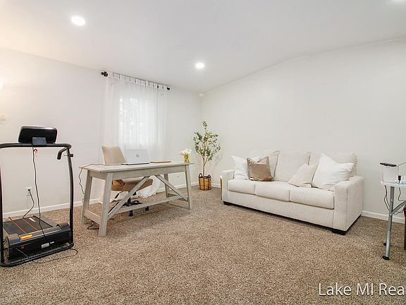 4th image of 4463 Pinehurst Ave SW