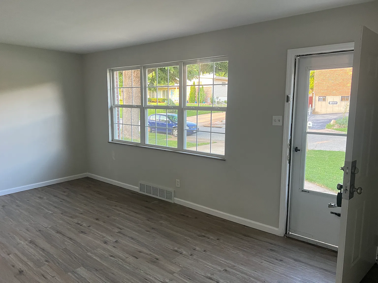 3 bed, 1.5 bath, 1092 sqft, $1,695 — Photo 4