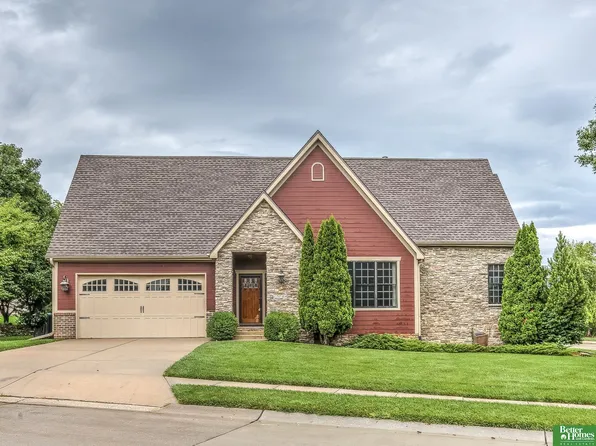 15704 Hartman Ave, Omaha, NE 68116
