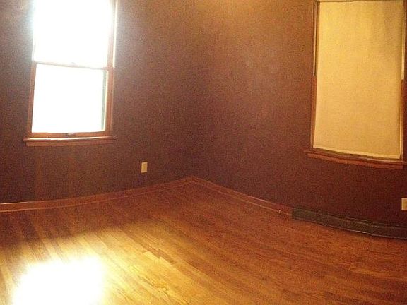 5th image of 918 S 35th St