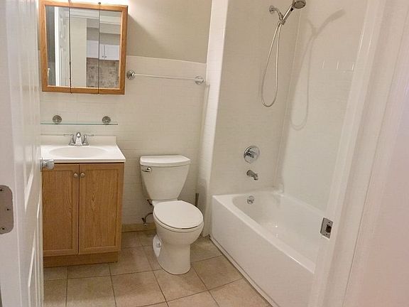 5th image of 1070 Jackson Ave APT 2