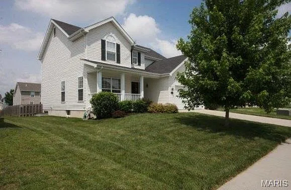 2425 Larchmont Dr — Photo 1