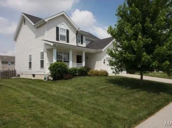 2425 Larchmont Dr, Belleville, IL 62221