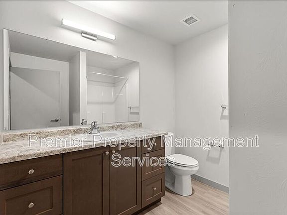 5th image of 1127 Alderson Ave #106