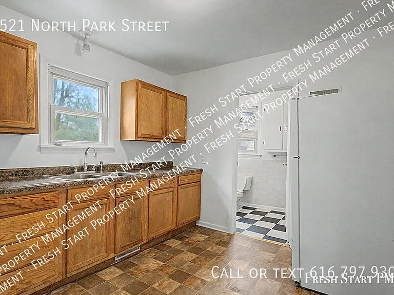 1521 N Park St — Photo 15