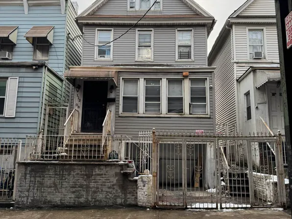 112-08 Roosevelt Avenue image 1 of 2