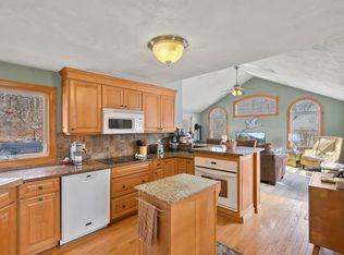 29 Manor Rd, Shrewsbury, MA 01545