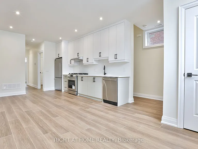 39 15th St #2 — Photo 9