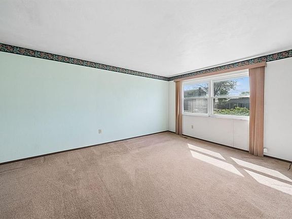 5th image of 1361 Conway St