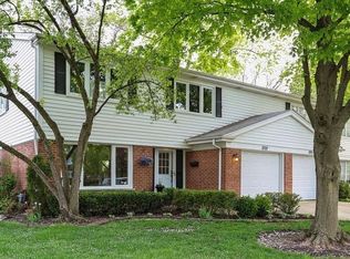 2727 E Bel Aire Dr, Arlington Heights, IL 60004