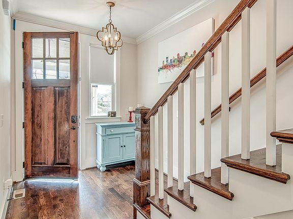 2nd image of 1203A Ashwood Ave