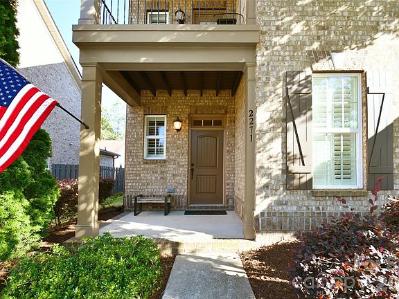 3rd image of 2271 Eversham Dr NW