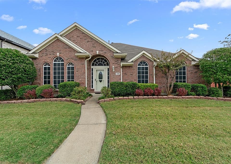 1st image of 2202 Valley Creek Dr