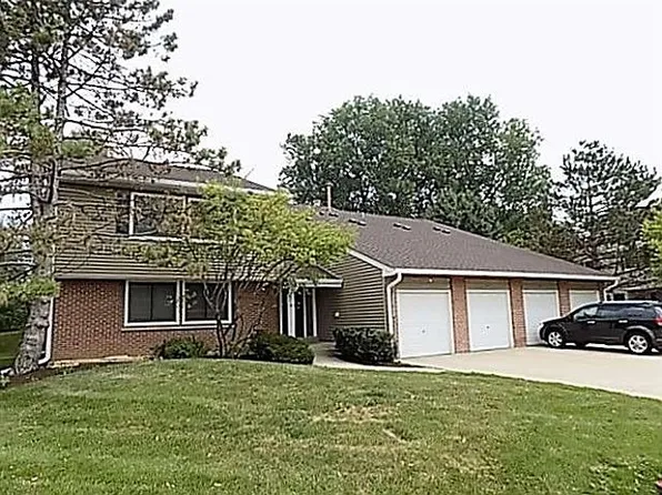 1022 Pine Tree Cir N, Buffalo Grove, IL 60089