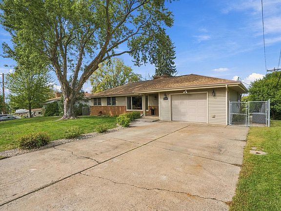 2nd image of 1343 Hillwind Rd NE