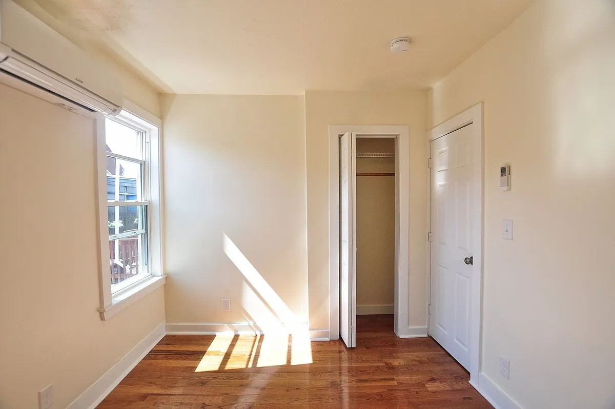 Building Photo - 1 Grimes St #1L