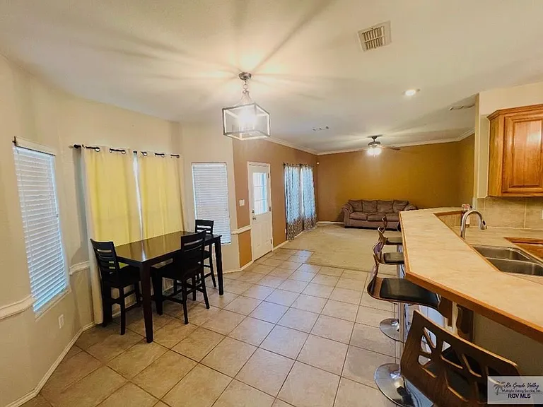 2822 Regency — Photo 10