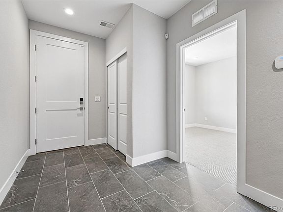 3rd image of 815 Promenade Drive