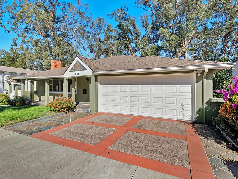 866 Alma Pl — Photo 5