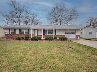 736 Meadowbrook Cir, Moberly, MO 65270
