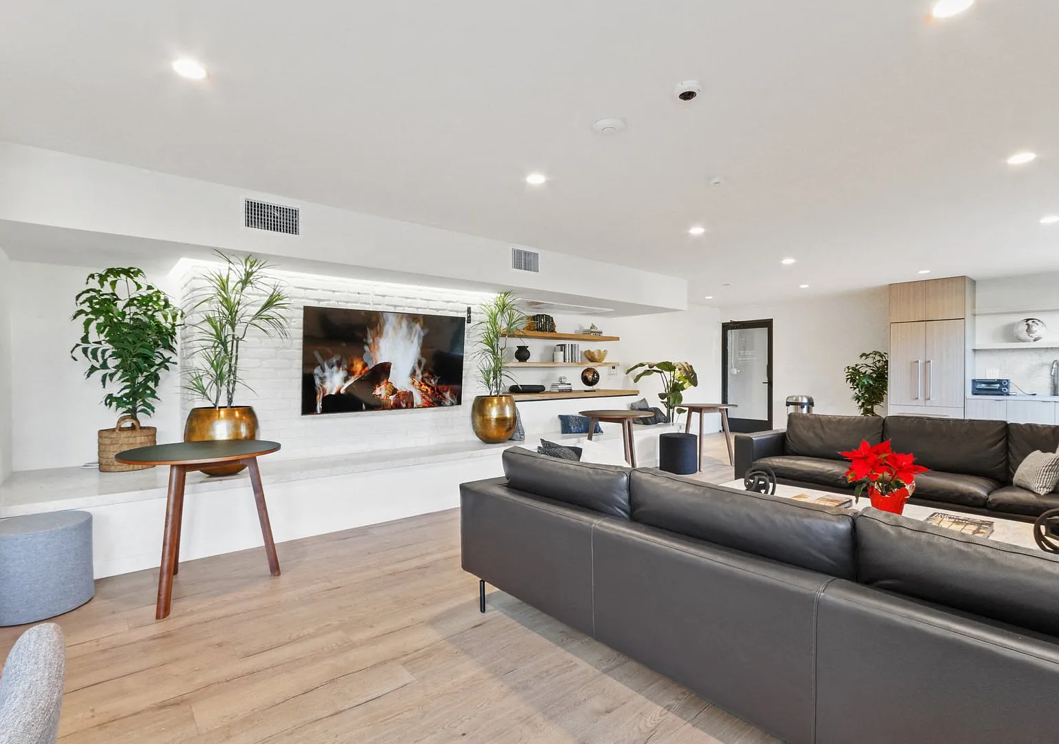 Sepulveda West Apartments — Photo 3