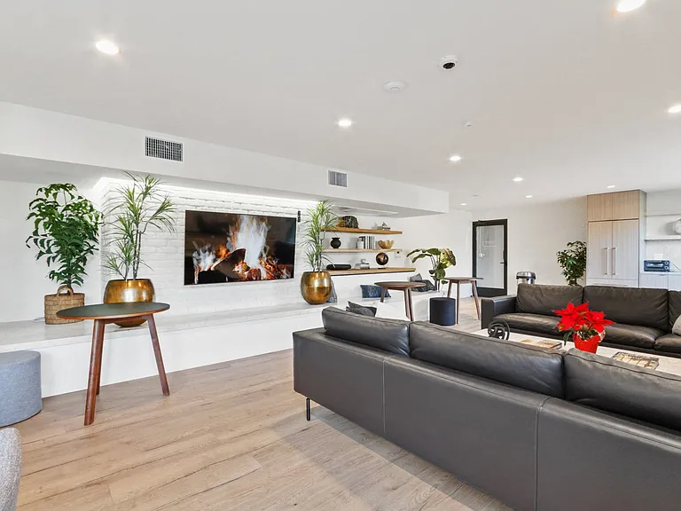 Sepulveda West Apartments — Photo 3