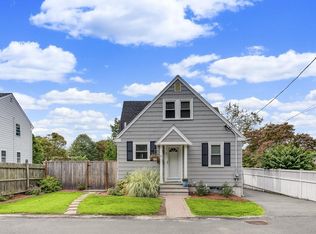 11 Puritan Ln, Swampscott, MA 01907