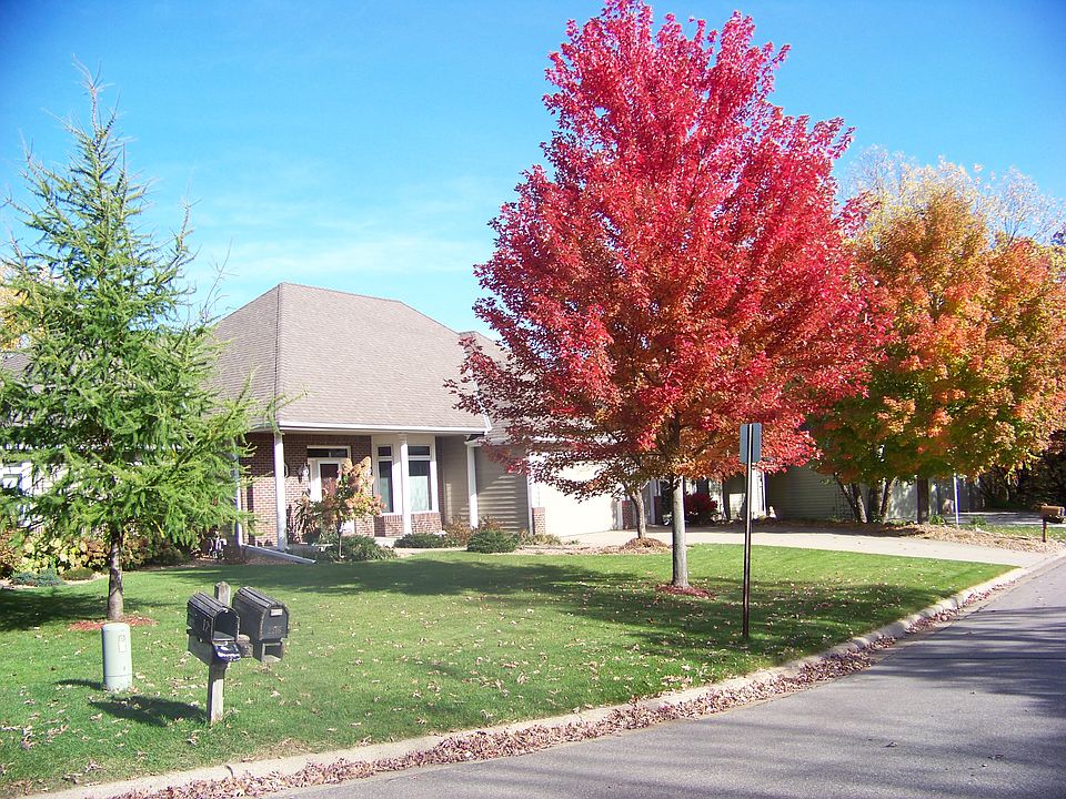 1st image of 2300 Great Oaks Dr