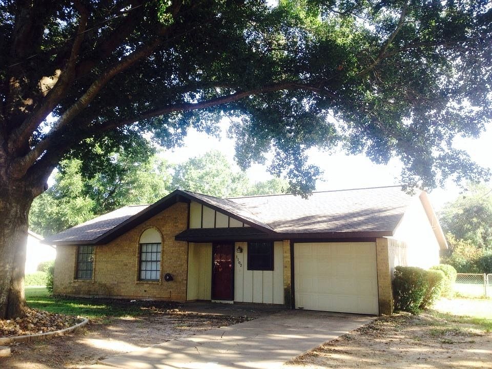 1st image of 1102 Langford Ln