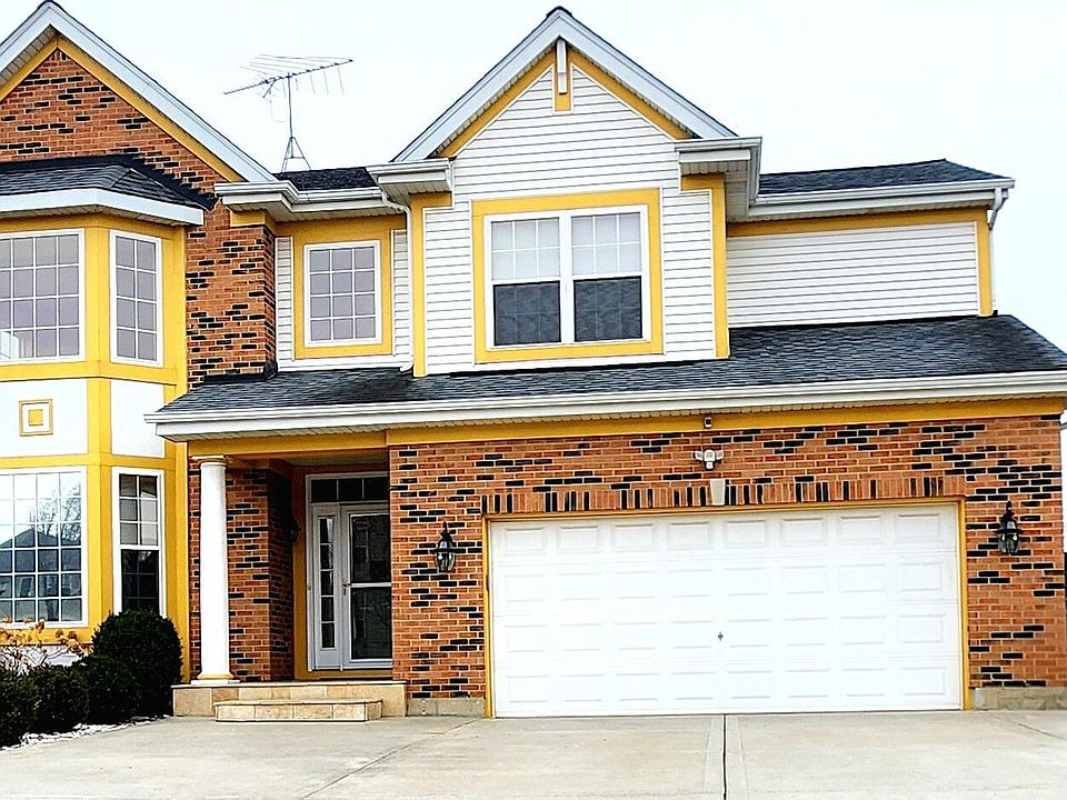 1st image of 829 Clover Ridge Ln