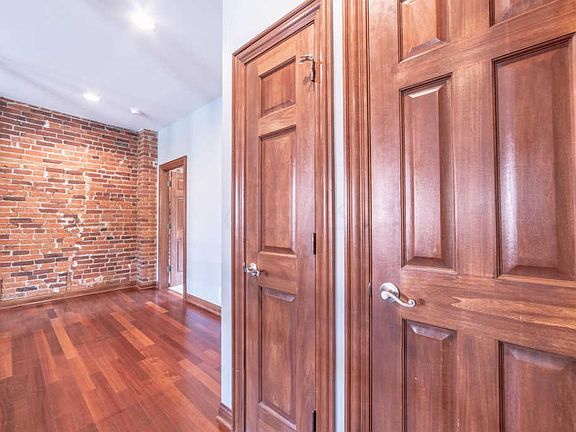 3rd image of 118 Hamilton Ave