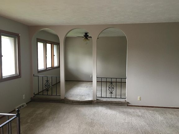 2nd image of 1607 Thomas Dr