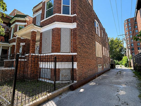 2nd image of 6018 S Eberhart Ave