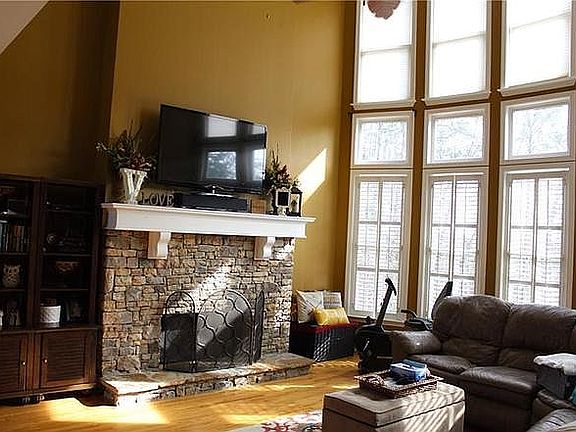 Family room - wood fp