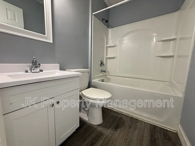 809 15th St #104 — Photo 11