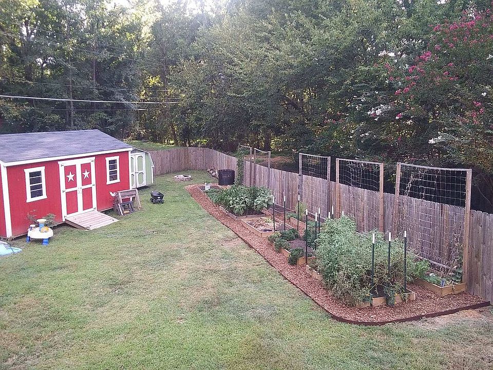 2nd image of 1040 Limerick Ln