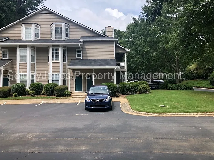 1668 Northridge Dr photo 1