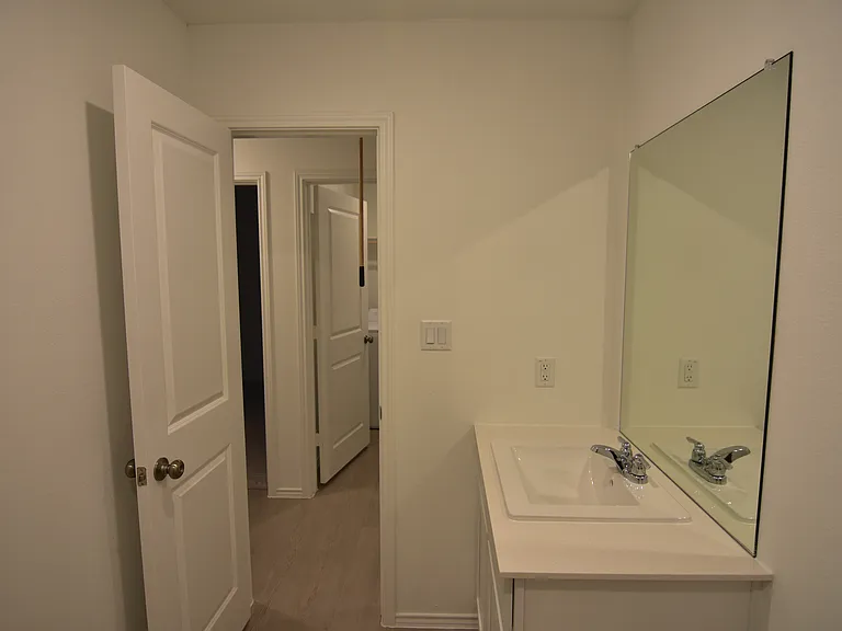 409 Keefer Ln — Photo 32