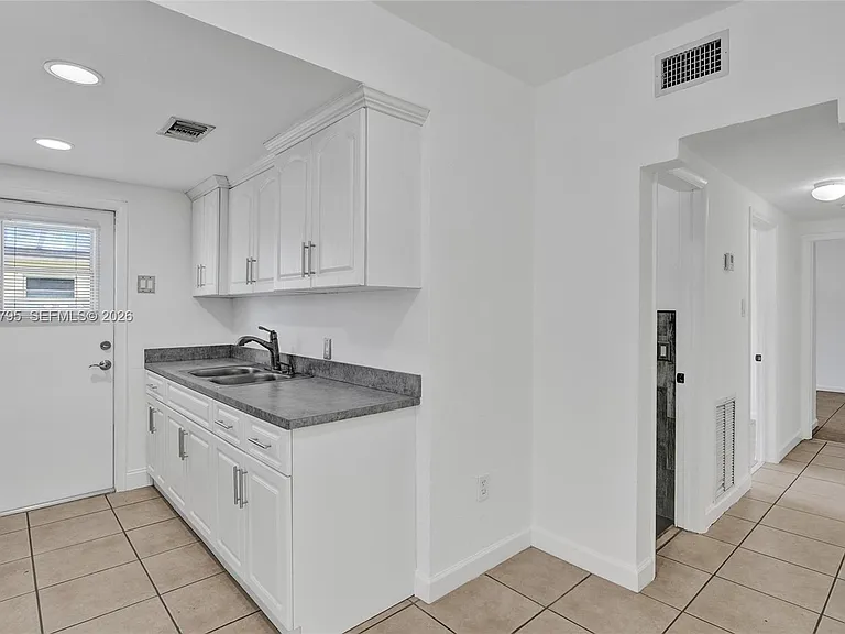 2920 SW 3rd St #2920 — Photo 7