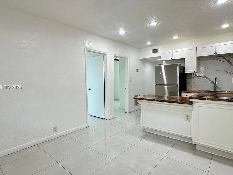 2220 Charleston St #2 — Photo 4