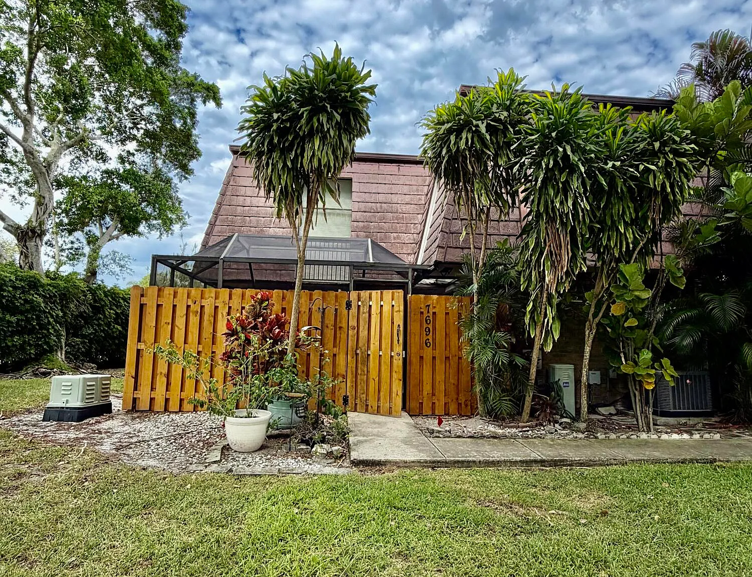 3 bed, 2.5 bath, 1450 sqft, $2,800 — Photo 2