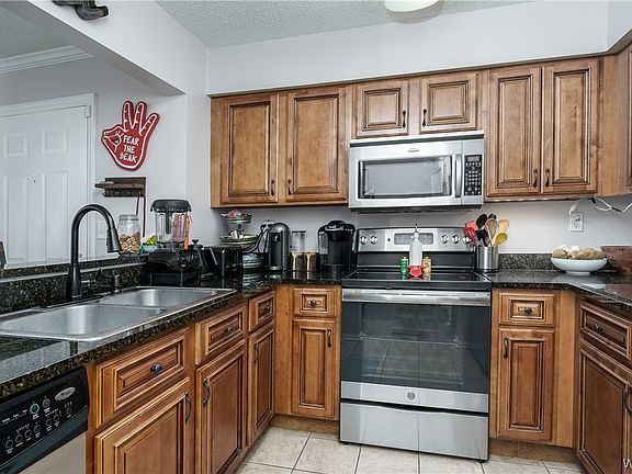 5th image of 120 15th St E APT 402