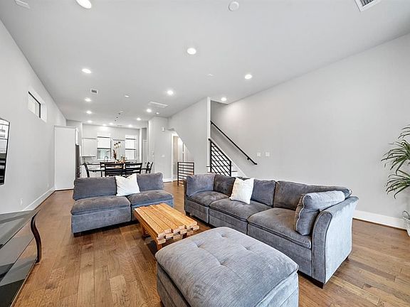 4th image of 5713 Larkin St #A