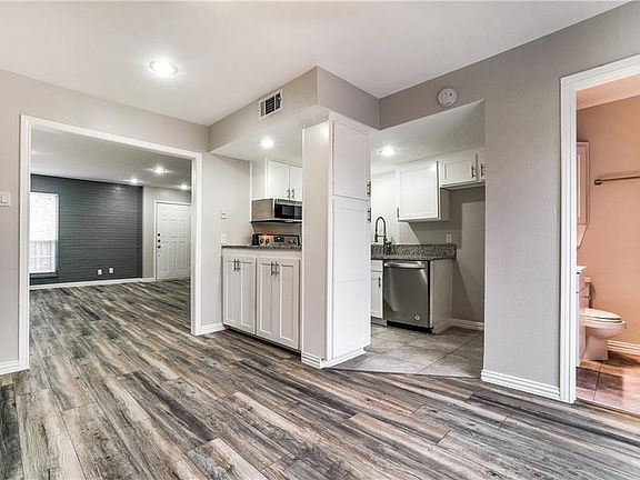 3rd image of 7821 Royal Ln #C